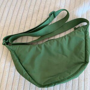 UNIQLO Round Mini Shoulder Bag in Green